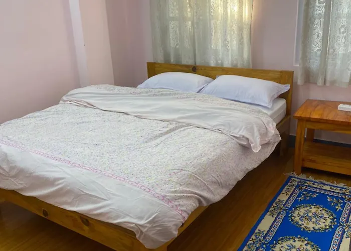 Проживание в семье Himalayan Vacation *